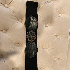 Women’s large extra large black belts center closure, cute detail